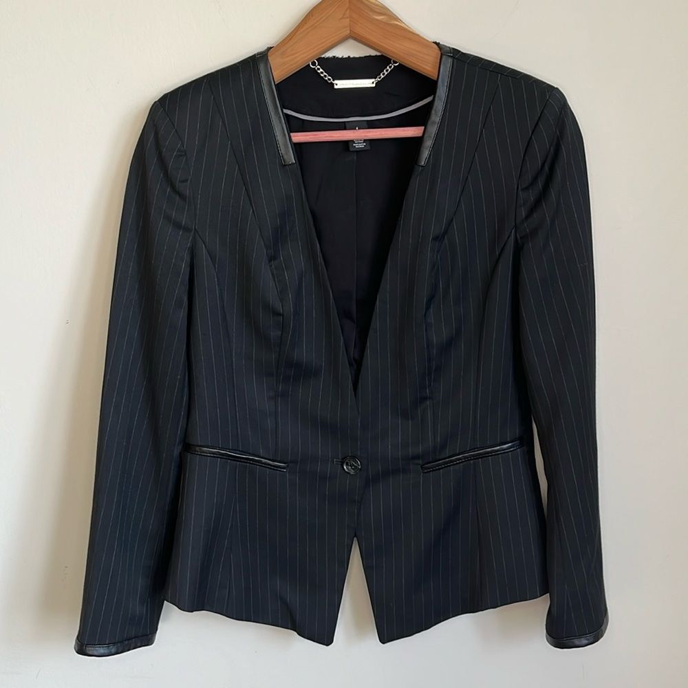 White House Black Market Black Blazer Women’s Size 4